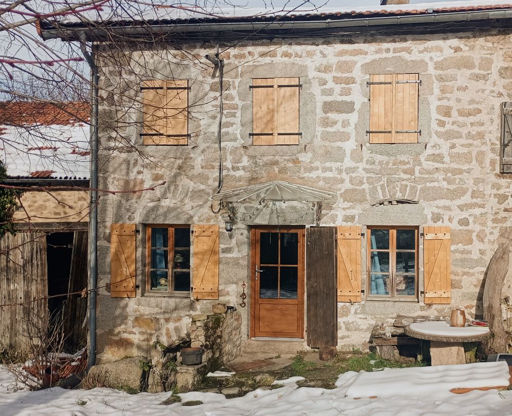 Des volets sur mesure pour une façade pleine de caractère